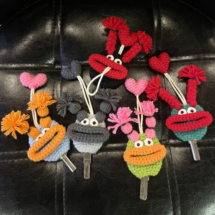 超萌可爱卡通香肠嘴钥匙包手工编织网红电动车机车钥匙挂件保护套