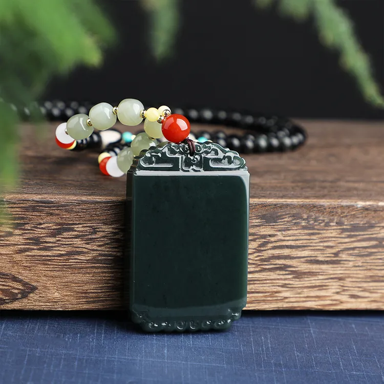 广缘  新疆和田玉无事牌 保真玉石黑羊脂配高档链子 吊坠年终爆款商品图