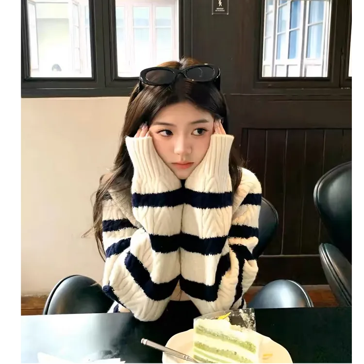 温柔风条纹毛衣开衫女秋冬2025新款松弛感慵懒软糯针织衫短款外套
