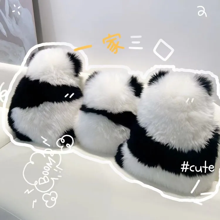 吉羊卡通网红熊猫一家子客厅沙发抱枕被公仔靠垫毛绒羊毛可爱地毯