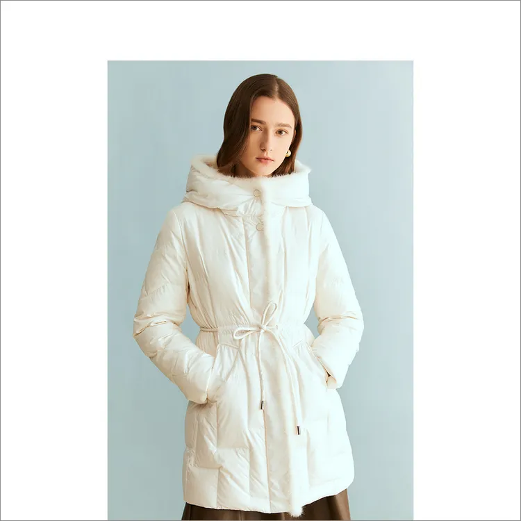 YINER/音儿YINER音儿时尚轻盈保暖连帽白鸭绒羽绒服8C63508096
