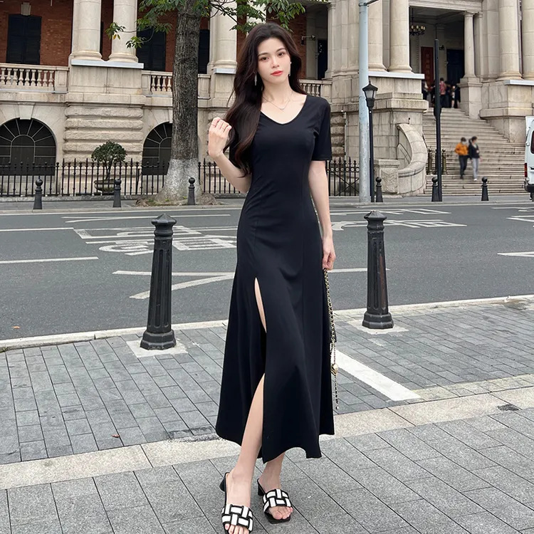 莫代尔V领短袖连衣裙女士2025夏新款小黑裙修身显瘦开叉打底长裙