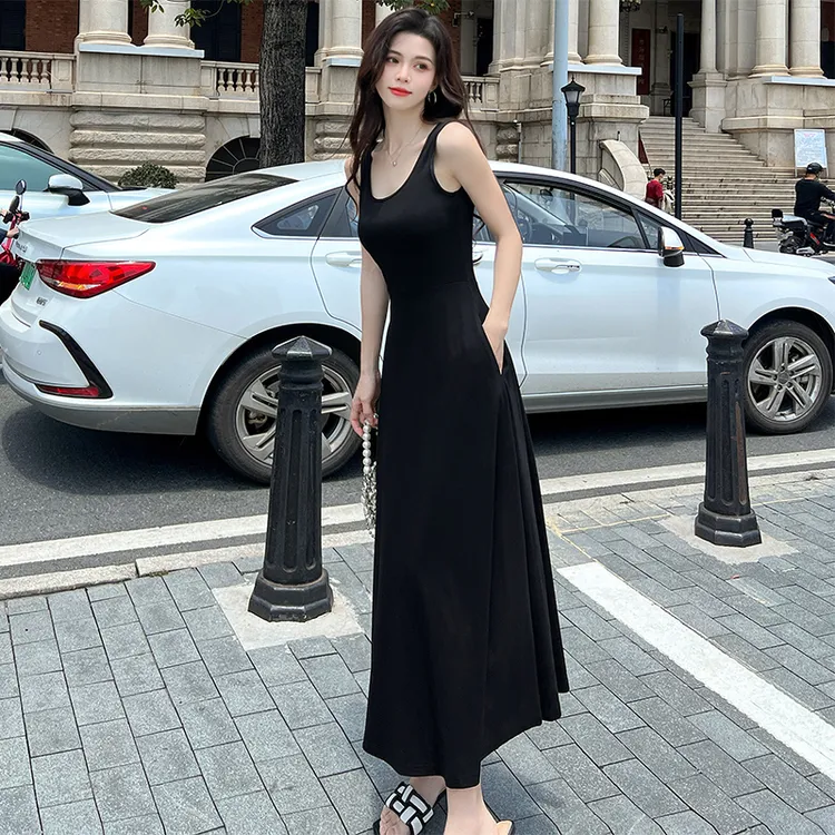 法式显瘦黑色吊带连衣裙女2025春夏赫本小黑裙修身垂感背心长裙子