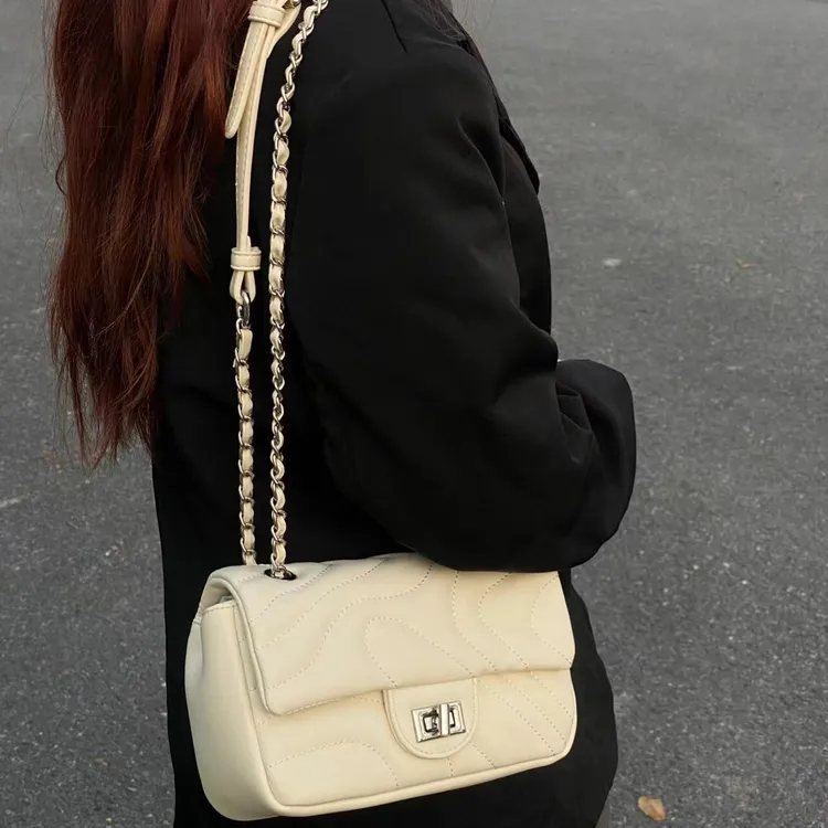 2025新款小众质感包包小香风绣线锁扣链条包洋气百搭单肩斜挎包