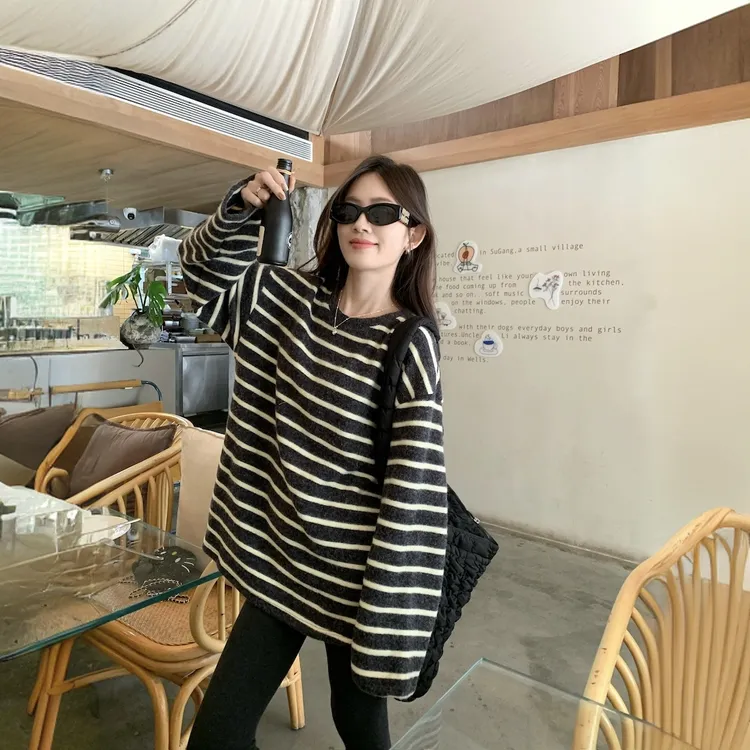 复古黑白长袖圆领条纹T恤女装冬季中长款宽松打底衫休闲内搭上衣