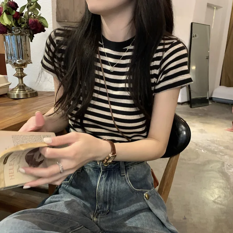 韩系正肩条纹短袖T恤女夏季修身打底内搭设计感复古体恤显瘦上衣