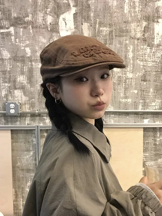 【日常好搭配】小众毛边字母刺绣软顶前进帽古着感咖啡色鸭舌帽潮