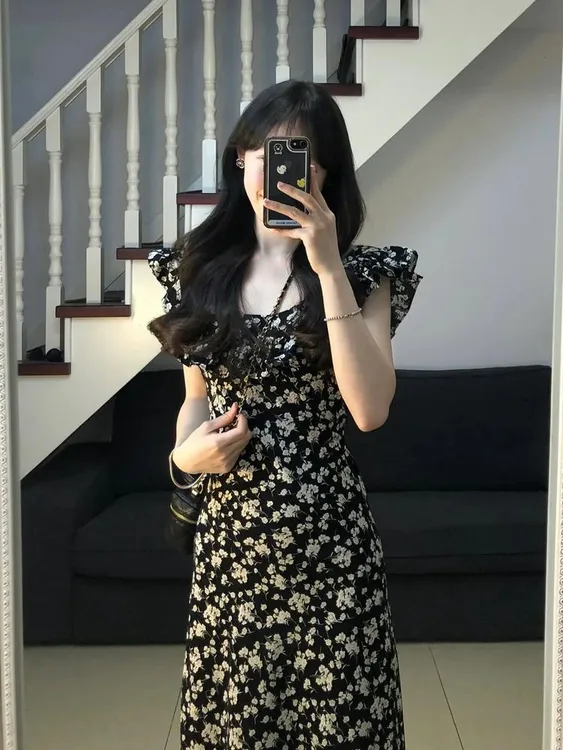 法式方领小飞袖连衣裙女夏季新款气质碎花裙子高级感甜美收腰长裙