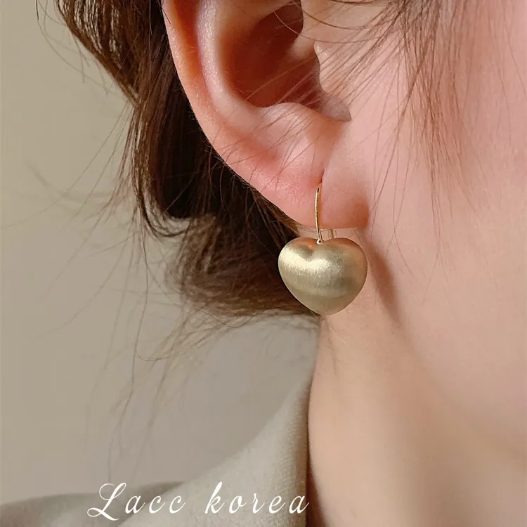 合金耳饰 气质C形金属拉丝质感爱心耳环2023年新款耳环耳饰韩版