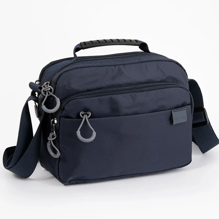 男士斜挎包单肩包2023新款男款防水尼龙休闲小包包百搭手机包男包