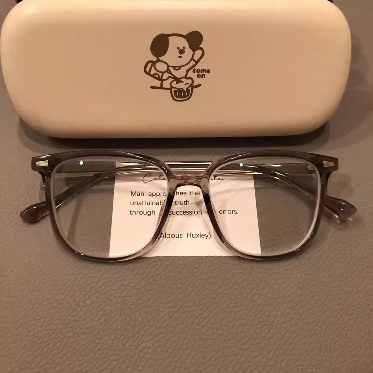 黎靓回头率超高！超好看的冷茶色系可配近视防蓝光素颜男女百搭镜