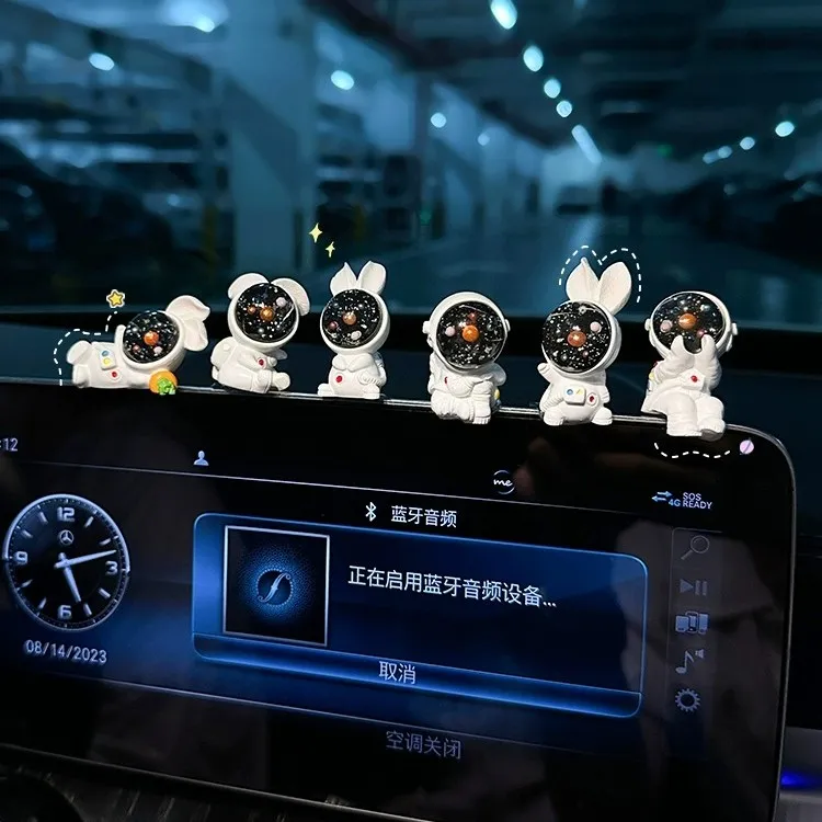 星空兔子汽车创意车载中控台卡通可爱宇航员车内用品小轿车必需品