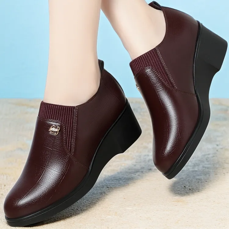 时尚皮鞋新款软底春秋单鞋深口坡跟工作软皮不累脚职业皮鞋高跟鞋