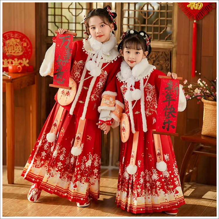 中国风马面裙女童过年服2025新款爆款儿童拜年服冬季加绒加厚明制