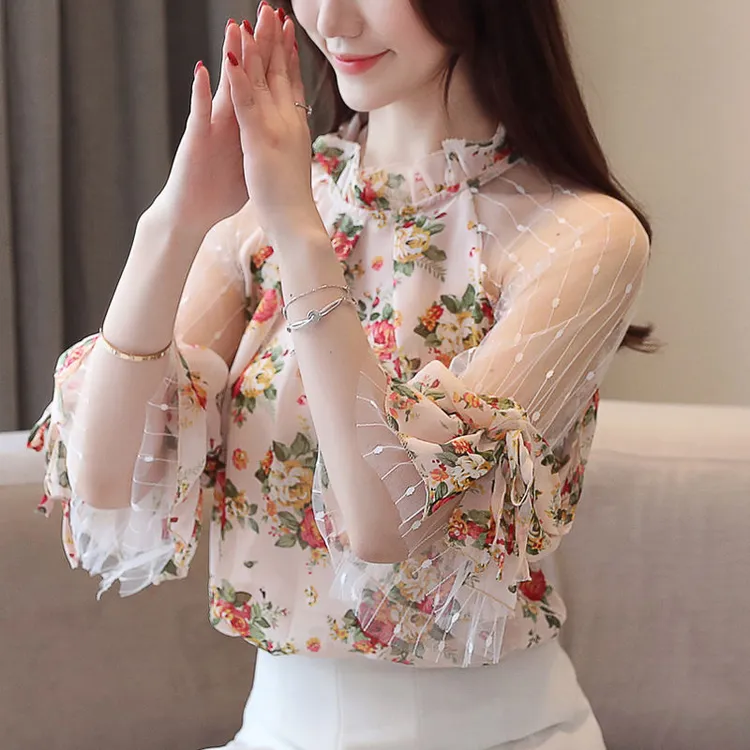 2025夏季新款蕾丝网纱拼接碎花雪纺打底衫女时尚露肩灯笼袖上衣