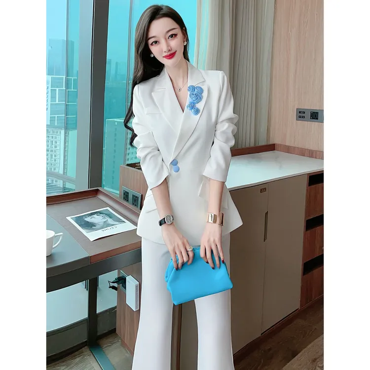 春秋新款设计感小众西装套装女微喇裤气质高端高贵西服两件套白色