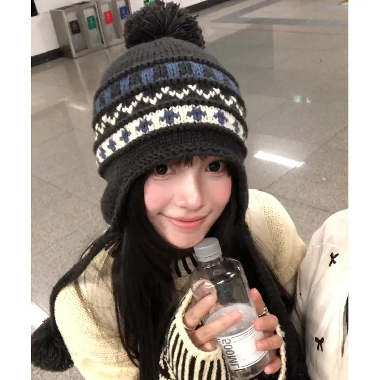 2024显脸小费尔岛针织帽女秋冬新款保暖加绒毛球毛线帽护耳雷锋帽