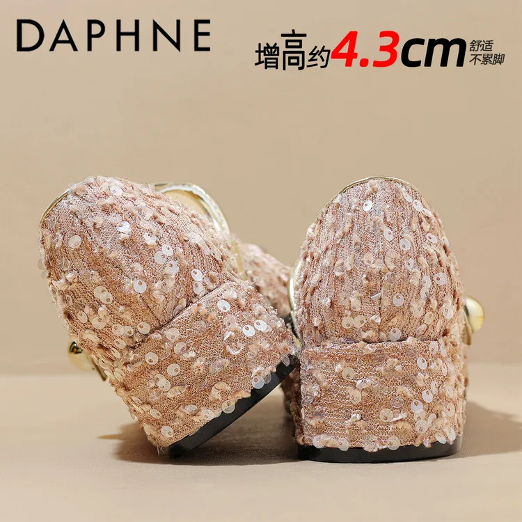 达芙妮浅口单鞋女2025秋季爆款高级感亮片一字带法式小香风高跟鞋