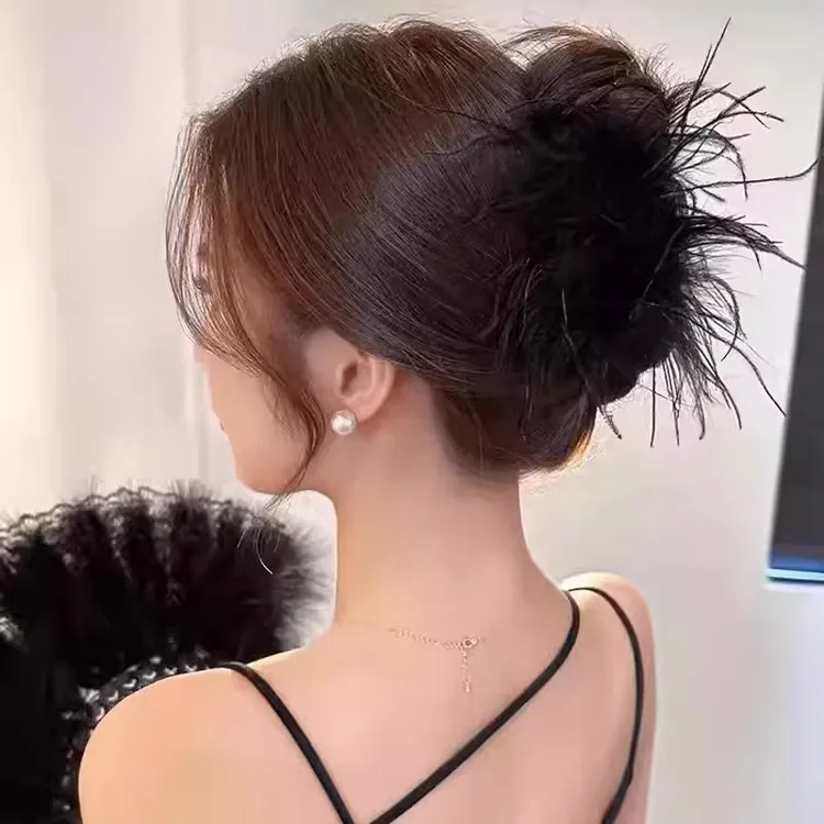 仙女气质羽毛抓夹大号女秋冬高级感黑色鸵鸟毛发夹百搭鲨鱼夹发卡
