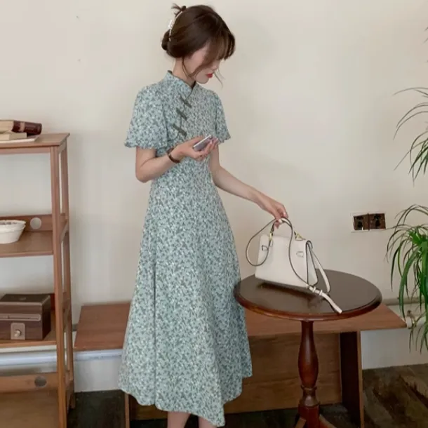 2025年夏季新款赫本风小众时尚气质高级感碎花连衣裙改良旗袍