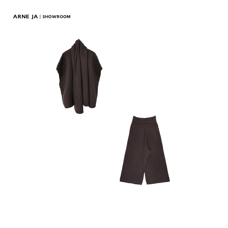 ARNE JA｜“法式衣橱”周末印象复古绞花针织围脖上衣七分裤套装