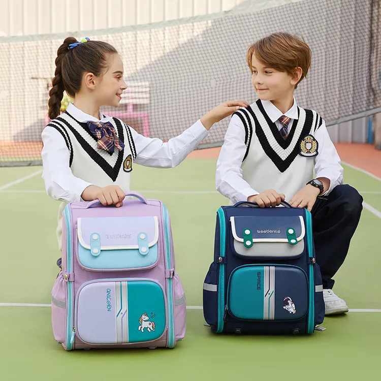 2024新款小学生男女轻潮英伦减负护脊书包大容量双肩包