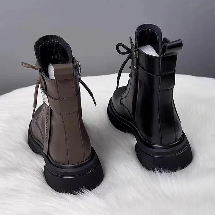 厚底轻便马丁靴女2025秋冬新款英伦超火加绒时尚显脚小短靴大码42