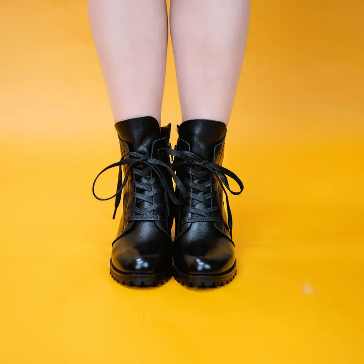 高能感真皮女靴24年新款秋冬中跟粗跟短靴广场舞爵士点帕斯水兵舞