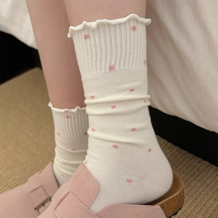文伊娜袜子女中筒袜秋冬新款复古奶油系卷边波点月子袜花边堆堆袜