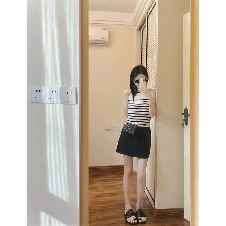 2024夏日新款设计感条纹挂脖无袖背心上衣高腰直筒黑色百搭半身裙