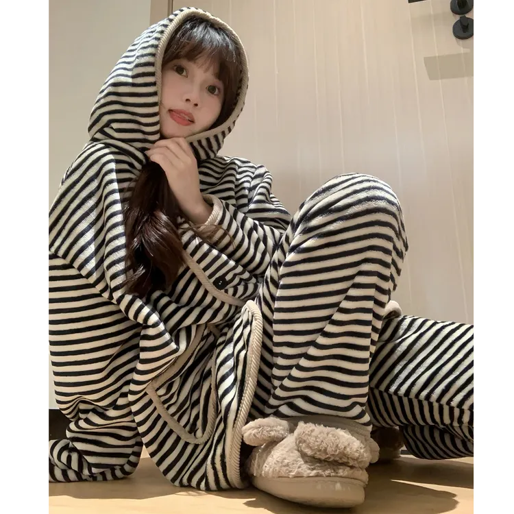 韩系高级时尚珊瑚绒睡衣连帽女冬季新款毛绒大码可外穿家居服套装