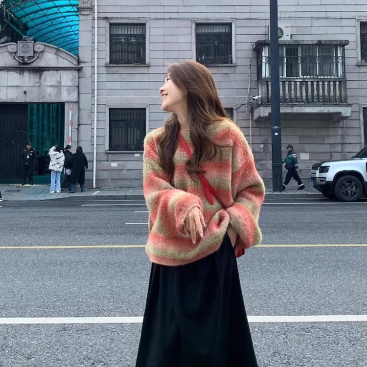 春秋季新款宽松百搭彩虹条纹温柔韩系减龄穿搭针织毛衣女