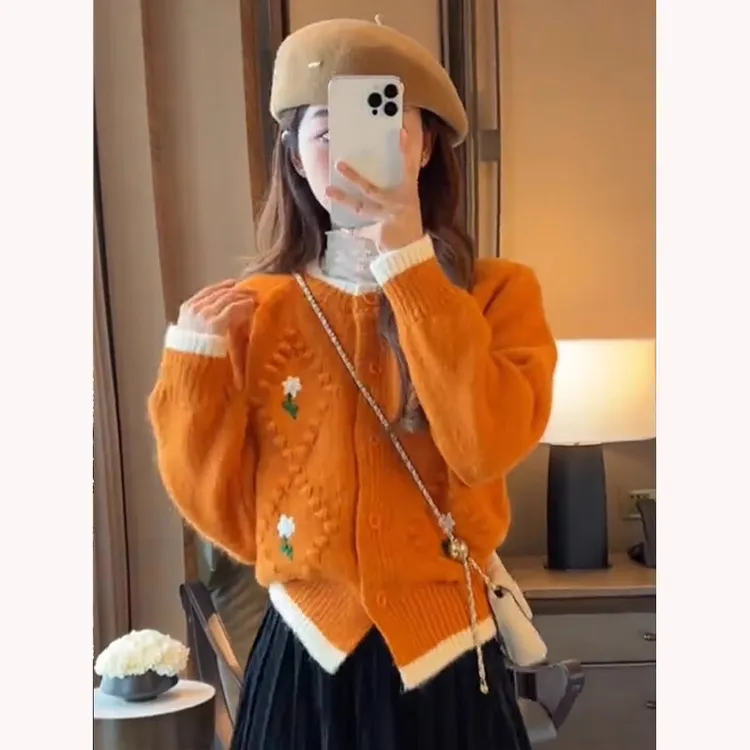 韩系温柔刺绣开衫毛衣女款2025新款今年流行漂亮针织外套上衣