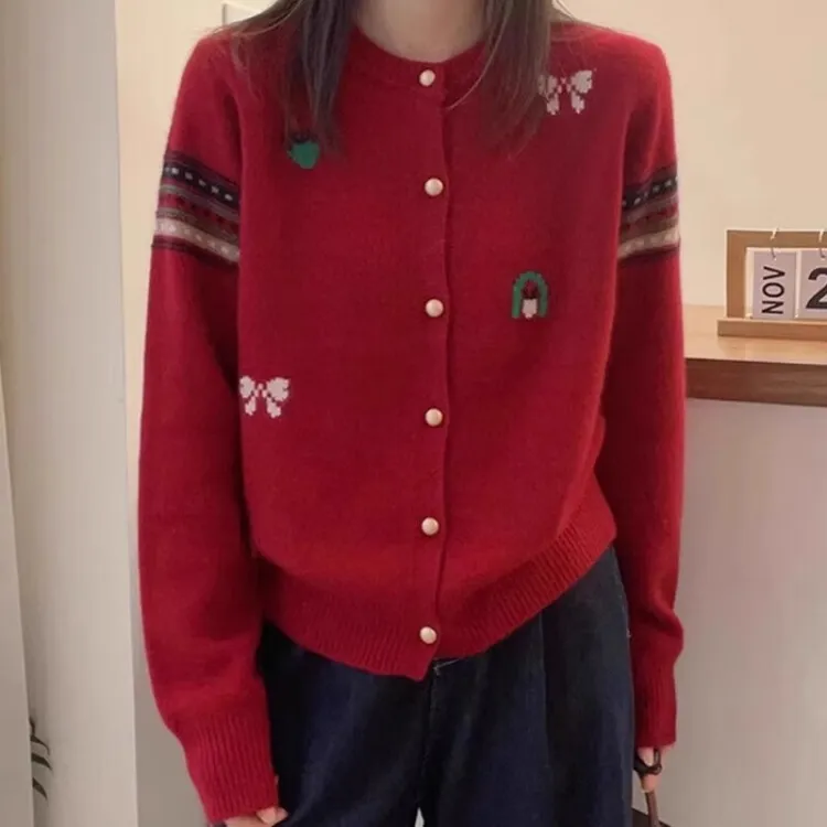 高级感新年款百搭设计感上衣女网红短款圆领毛衫宽松春秋复古红色