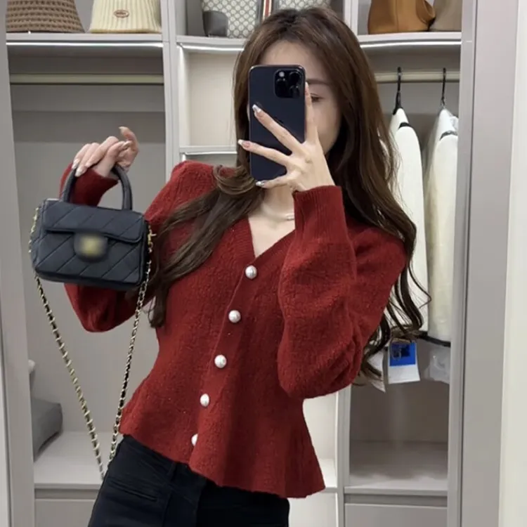红色新年高级感针织开衫毛衣女春秋新款V领收腰洋气别致流行上衣