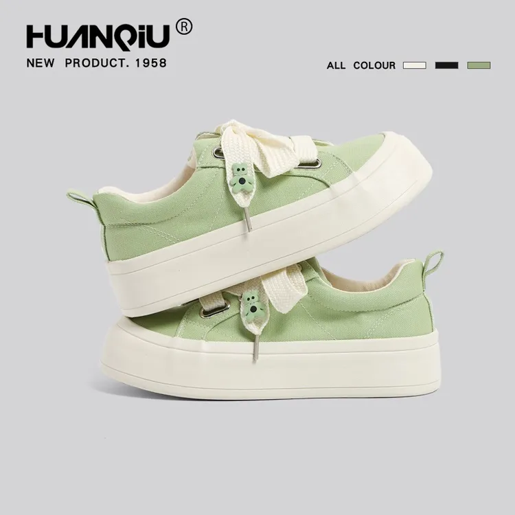 环球小熊帆布鞋女2024新款原创设计透气休闲学生帆布鞋运动小众