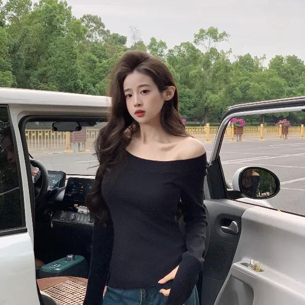 黑色简约露肩针织衫女2024秋季新款修身显瘦长袖辣妹上衣小众百搭