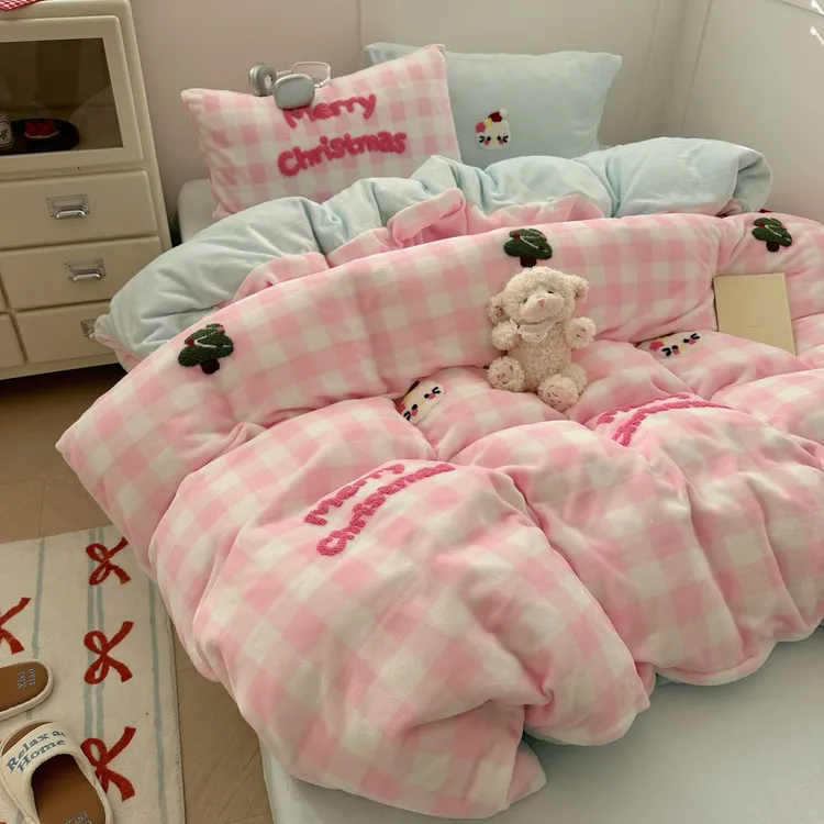 圣诞Kitty猫牛奶绒四件套毛巾绣卡通可爱加厚保暖被套床单三件套4