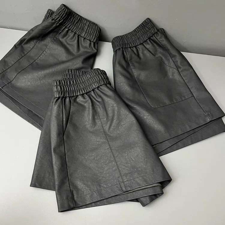 高级感黑灰色A字阔腿皮短裤女秋冬百搭宽松大码显瘦黑色外穿靴裤
