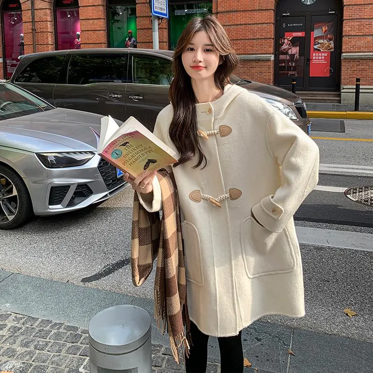 米白色牛角扣双面羊绒大衣女2024秋冬新款时尚学院风连帽外套