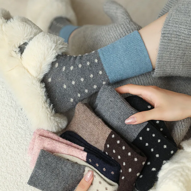 波点撞色羊毛袜子女秋冬加厚保暖羊绒中筒袜日系ins潮圆点堆堆袜