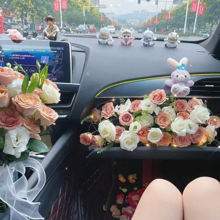 副驾驶车门鲜花到店布置生日惊喜鲜花同城节日下单预订需要全国送