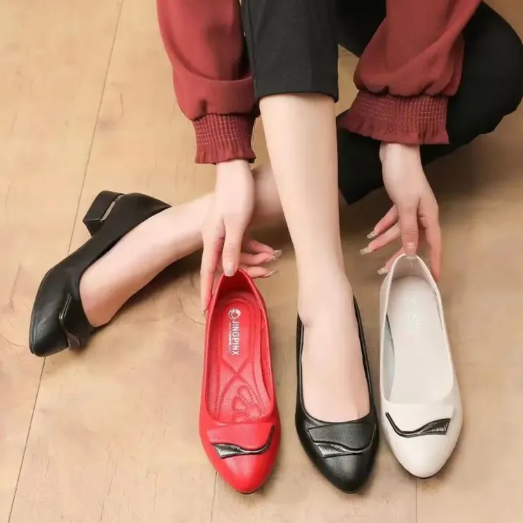 工厂直销秋季新款真皮单鞋2301防滑软底软面粗跟时尚舒适妈妈鞋