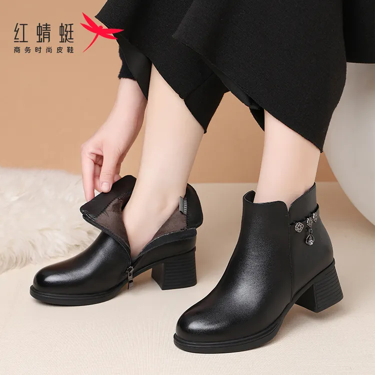 红蜻蜓冬季靴子妈妈时装靴头层牛皮软底软面真皮皮靴黑色高跟短靴