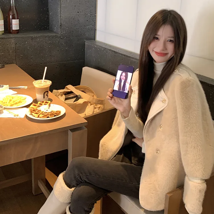 杏色韩系高级感皮毛一体外套女2024秋冬新款富家千金短款毛毛外套