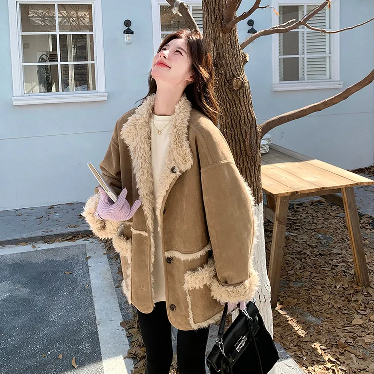 卡其色皮毛一体两面穿毛绒外套2025新款女冬季韩版麂皮绒加厚棉服