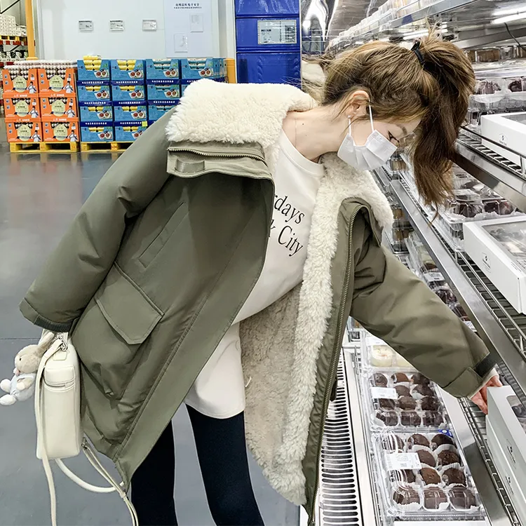 一件过冬恋人赵露思阮妤同款冲锋衣外套派克服羊羔毛棉服