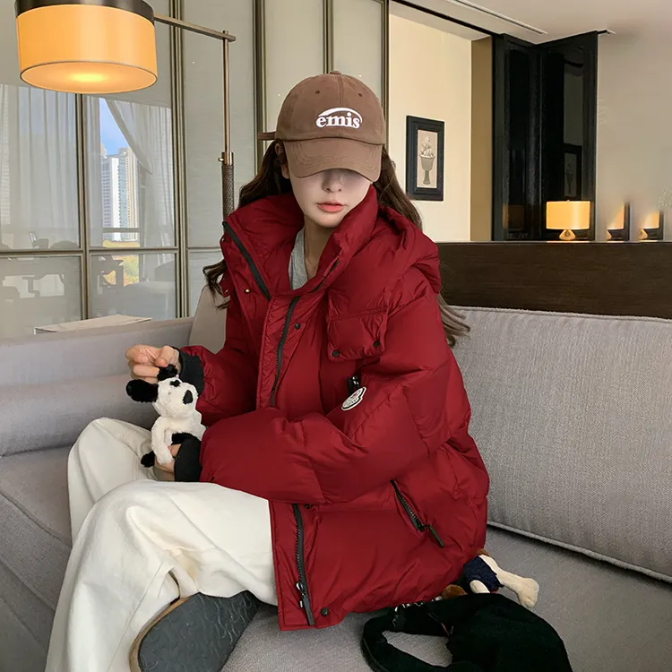 炸街时尚红色连帽羽绒服女2024年冬季新款高级感90白鸭绒面包服