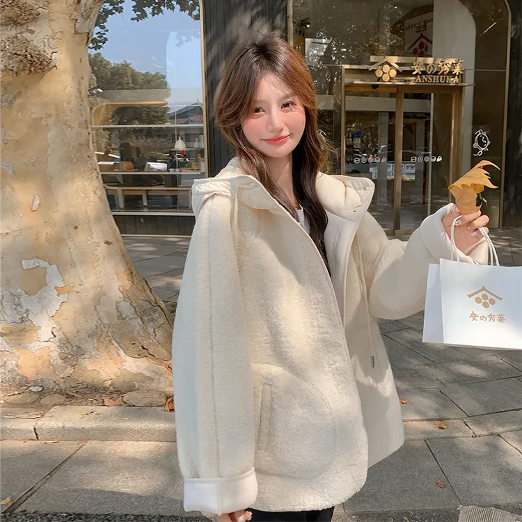 米白色韩版慵懒风羊羔毛外套女2025冬新款学院风连帽加厚毛绒大衣