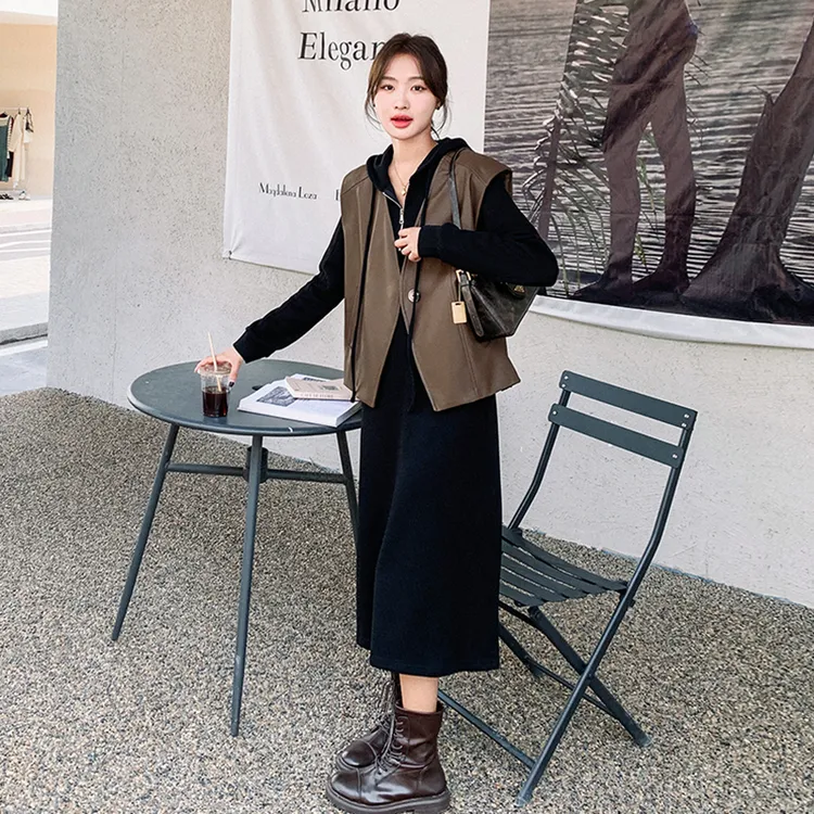 早秋一整套棕色pu皮马甲搭配黑色针织连衣裙两件套美拉德穿搭套装